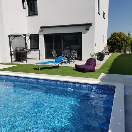 Volme Mit Pool In Ruhiger Lage *